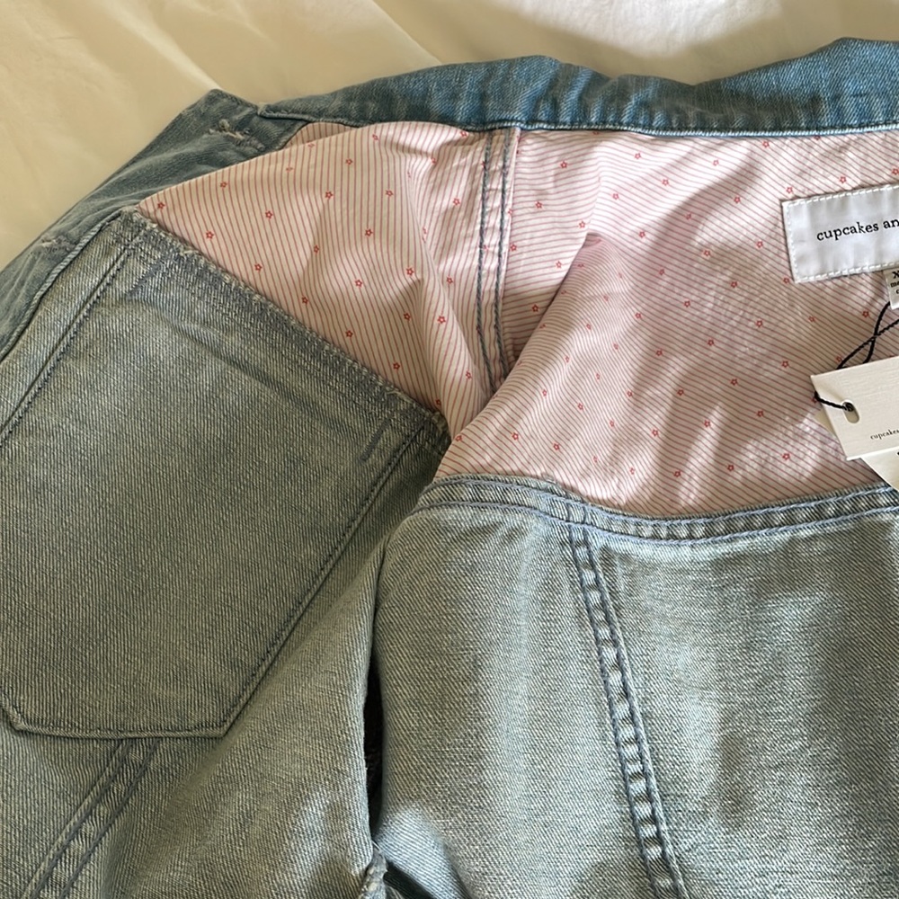 🔥 Cupcakes and Cashmere Jean Jacket with Heart - Picture 13 of 13